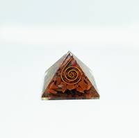 Ensemble de pyramide orgonite à sept chakras pour la méditation Cristaux de guérison infusés par le reiki Équilibre de l'aura énergétique