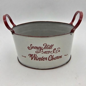 Maceta de jardín con trineo crepuscular hecha en acabado galvanizado para exhibir flores de Navidad Verdes de entrada y piñas de invierno - Product Image 1