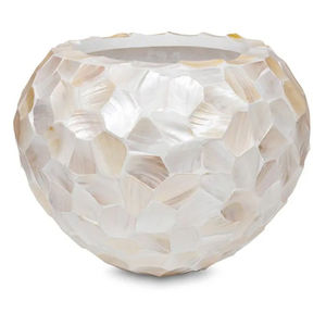 Jarrón Decorativo Metálico con Diseño de Flor, Creado para Espacios Elegantes y Hermosas Presentaciones Florales - Product Image 1