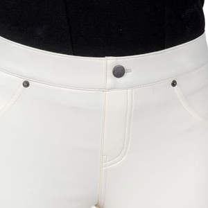 Pantalon d'hiver en cuir souple à taille haute pour femmes, avec mouvement facile, écologique, respirant, imperméable et style urbain - Product Image 6