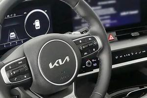 Sportage Business Line 2024 d'occasion en parfait état, SUV électrique 1.6L 2WD DCT R18, toit ouvrant panoramique en tissu, prêt pour l'expédition mondiale - Product Image 2