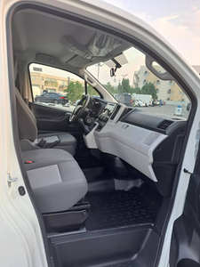 Fourgon d'occasion 2022-2023, essence, transmission intégrale, intérieur cuir foncé, conduite à gauche, toit ouvrant panoramique, automatique, norme Euro IV, caméra 360° arrière - Product Image 6