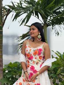 Exquisito Conjunto de Choli Salwar Kameez Kurti de Muselina de Seda Cruzada de Diseño para Fiestas Festivas - Estilo Indio Pakistaní Listo para Enviar - Product Image 4