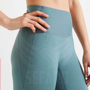Legging avec logo personnalisé en gros Legging pour femmes de fabrication professionnelle Legging de yoga pour femmes de haute qualité - Product Image 4
