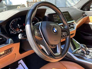 BMW Série 3 330i xDrive Turbo 4 portes berline 2021, conduite à gauche, sièges en cuir, phares à LED, caméra de recul, toit ouvrant, véhicule d'occasion - Product Image 3