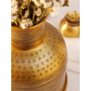 Jarrón Alto de Metal Esculpido para Centros de Mesa Impresionantes y Decoración del Hogar Refinada con un Diseño Artístico Moderno - Product Image 2