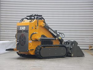 Chargeuse compacte sur pneus diesel 21 CV 4x4, moteur haute puissance, capacité de la benne 30 m³, 2500 kg, garantie 5 ans - Product Image 1
