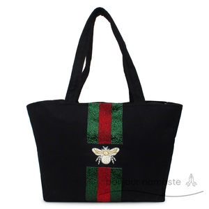Borsa a tracolla con motivo ape di lusso con motivo a forma di ape, su misura per gli acquirenti di buon gusto | Ornamento natalizio gratuito con ogni borsa! - Product Image 1
