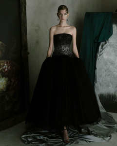 เดรสเอวต่ำสีดำแนวธรรมชาติจากเวียดนามชุดเดรสปาร์ตี้มิดิระดับไฮเอนด์หรูหราคอลเลกชั่น2025สำหรับชุดค็อกเทล Enzo & LEO - Product Image 3