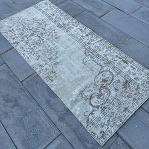 Tapis vintage, tapis d'appoint 2,6x6 pieds, tapis gris à motifs de plantes et d'arbres - Product Image 5