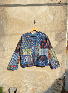 Chaqueta kantha hecha a mano de retazos, chaqueta floral de algodón cosida a mano, abrigo Sari Kantha de algodón, Chaqueta corta - Product Image 5