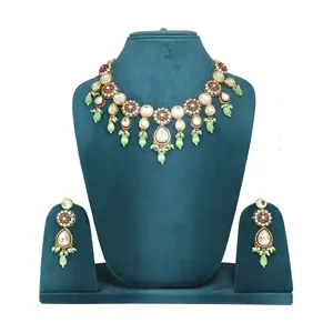 Ensemble de collier Kundan Polki plaqué or 24 carats avec des gouttes de perles vert clair, bijoux fins en alliage - Product Image 2