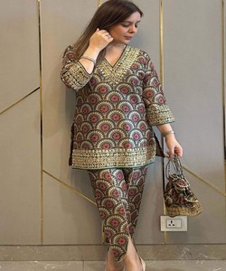 FANCY GEORGETTE EMBROIDERY SEQUENCE WORK <b>TOP</b> BOTTOM WITH DUPATTA <b>FESTIVE</b> WEAR WHOLESALE PRICE ETHNIC GARMENT BLACK - Product Image 2