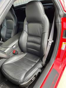 Chevrolet Corvette Coupé 2007 d'occasion, boîte manuelle 6 vitesses, quasi intacte, toit amovible, principalement d'origine texane - Product Image 5