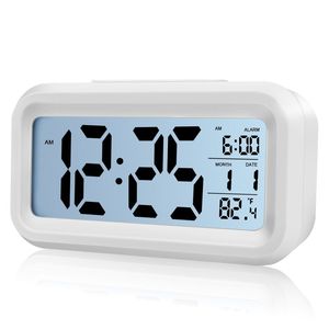 Réveil numérique en bambou avec calendrier, thermomètre et logo personnalisé pour le bureau - Product Image 1