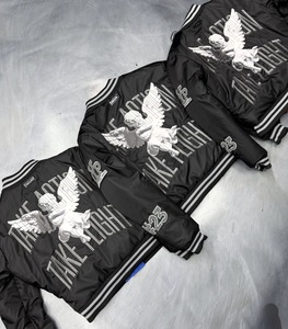 เสื้อแจ็คเก็ตวาร์ซิตี้ผู้ชายแบบหนาสำหรับฤดูหนาว ทำจากผ้าขนสัตว์ พร้อมลายปักแบบแพทช์เวิร์ค ดีไซน์ปักเชนิล แขนเสื้อแบบหนัง - Product Image 4