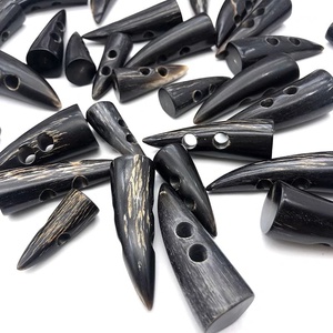 Fermeture à boutonnière en corne de buffle, écologique, durable, faite à la main, design intemporel, pour manteaux, vestes, pulls d'hiver classiques - Product Image 3