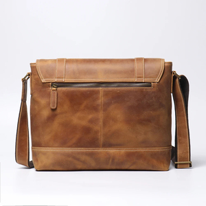 Sac à bandoulière minimaliste en cuir véritable noir avec fermeture éclair et sangle unique pour usage quotidien - Product Image 5