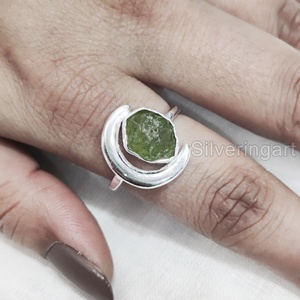 Bague pour femme en pierre brute, pierre précieuse péridot naturel, pierre de naissance d'août, croissant de lune, ajustable, en argent sterling 925 - Product Image 2