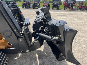 Chargeur compact sur chenilles DL550 T4 FIN 2024 avec roulement de pompe moteur - Product Image 6