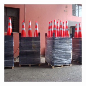 Cône de trafic en PVC réfléchissant orange pakistanais de 900mm dessus de 36 pouces avec boucle pour un transport facile Portable cône de trafic réfléchissant en PC de 900mm - Product Image 4