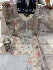 Dernière tendance tenue indienne élégante lourde Banaras mijoter soie Kurti pantalon travail manuel avec Dupatta Organza au prix de gros - Product Image 2