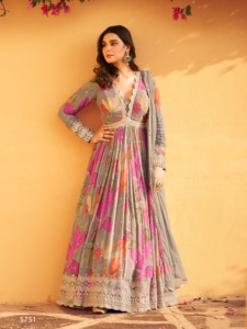 Robe de créateur récente en soie chinnon lourde brodée Anarkali robe longue de soirée pakistanaise pour les mariages pakistanais indiens - Product Image 6