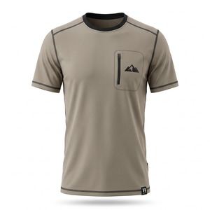 Camiseta Deportiva Personalizada de Poliéster Interlock con Costuras Planas, Bolsillo con Cremallera en el Pecho, para Actividades al Aire Libre, Venta al Por Mayor OEM - Product Image 1
