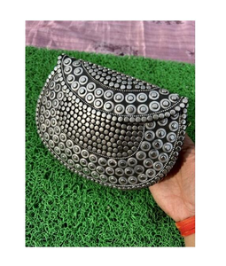 Bolso de Mano de Latón Dorado Hecho a Mano con Incrustaciones de Piedras Ovaladas Negras y Correa de Cadena para Mujer, Ideal para Fiestas y Bodas - Product Image 2