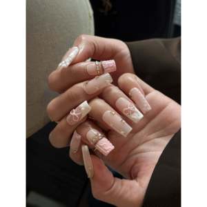 Strass pour ongles Blush Heiress, pierres décoratives élégantes de couleur rose blush pour le nail art - Product Image 3