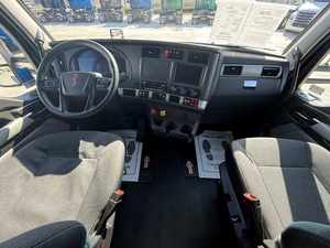 รถบรรทุกหัวลากมือสองปี 2022 รุ่น T680 แบบมีห้องนอนหลังคาสูง กำลัง 450 แรงม้า เกียร์อัตโนมัติ 12 สปีด ได้รับการรับรองความสะอาด พร้อมส่งออกทั่วโลก - Product Image 2