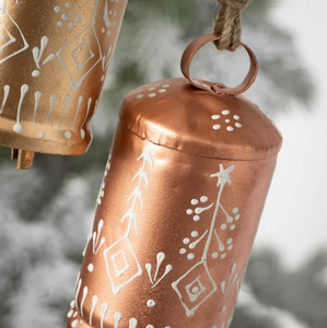 Cloches de Noël décoratives en métal en laiton AK Ensemble de 2 cloches suspendues uniques avec corde pour ornements de Noël - Product Image 5