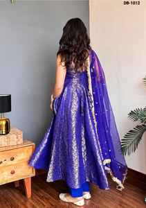 ชุดอานาร์กาลีผ้าแจ็คการ์ดเนื้อวิสโคสสำเร็จรูปสำหรับงานแต่งงานและงานเทศกาล  ไซส์พลัส - Product Image 4