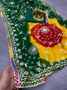 Sari de Georgette Puro y Premium de Alta Calidad con Estampado Multi Bandhani, Múltiples Colores, C~Pallu con Trabajo Gota - Product Image 3