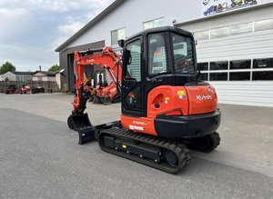 Nouvelle mini-excavatrice Kubota KX040-4 de 4 tonnes avec cabine, godet, brise-roche, pince et grappin. - Product Image 5