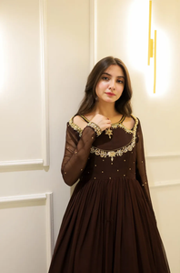 ชุดอนาร์กาลีสีน้ำตาลเข้ม ประดับด้วยงานฝีมือแบบอินเดียและปากีสถาน - Product Image 5