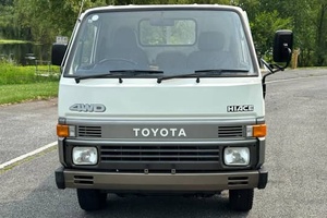 TOYOTA HI-ACE 4x4, boîte manuelle 5 vitesses, extrêmement propre, prêt pour la livraison - Product Image 2