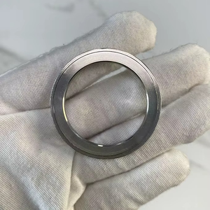 แหวนสแตนเลสสตีลทำมือประดับเพชรทรงบาแก็ตต์สีเขียวใส ดีไซน์หรูหราแบบฮิปฮอป พร้อมเปลี่ยนขอบเพชรได้ ประดับพลอยสีดำขาว - Product Image 6