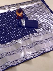 Sari en soie douce nouvellement lancé avec tissage Silver Jeri et Rich Pallu avec une belle bordure Collection pour femmes - Product Image 4