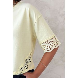 Camisetas Cortas con Detalles de Encaje para Mujer, Colección de Blusas y Camisas al por Mayor - Product Image 6