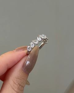 Anillo de Compromiso de Lujo en Oro Blanco de 14k con Banda de Diamantes Cultivados en Laboratorio de Múltiples Formas para Mujer, Regalo de Propuesta de Matrimonio para Aniversario - Product Image 2
