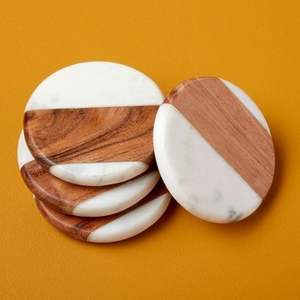 Ensemble de dessous-de-verre ronds en marbre noir et en bois avec une finition moderne et luxueuse pour la décoration de la maison et une présentation élégante de la table - Product Image 2