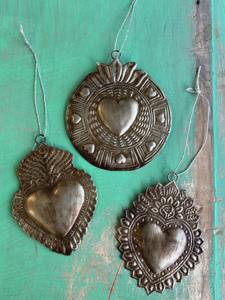 Ornement décoratif en métal suspendu en forme de cœur Cadeau de Noël Décor de vacances pour la maison - Product Image 1