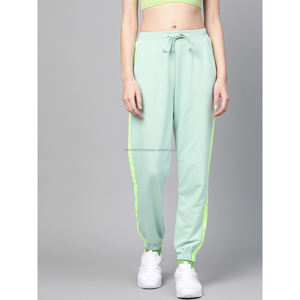 Pantalon de survêtement vert uni slim pour femme – Confortable, décontracté, idéal pour le sport et les loisirs – Vente en gros de pantalons et de joggings pour femme - Product Image 1