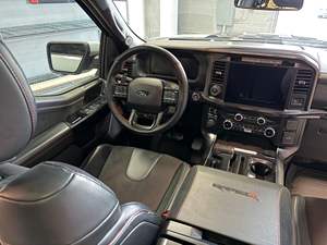 Véhicule puissant, propre, Ford F-150 Raptor 2024, moteur V8 suralimenté de 720 ch, 4 roues motrices - Product Image 5