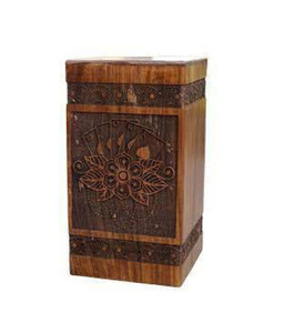 Urnas de cremación de madera decorativas modernas de estilo americano para uso funerario de adultos hechas a mano a bajo precio - Product Image 1