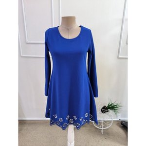 Robe courte en crêpe importée pour femme, à manches longues, col rond, avec détail de découpe au laser à l'extrémité de la jupe, 38099 - Saks Mavi - Product Image 4