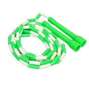 Corde à sauter perlée avec des perles attachées au cordon, ajoutant du poids et améliorant l'expérience de saut. - Product Image 3