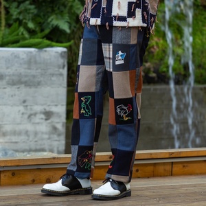 Pantalones vaqueros de mezclilla con parches para hombre, azul claro, de verano, a la moda, ajustados, con diseño patchwork - Product Image 4