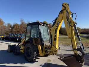 Chargeuse-pelleteuse puissante New Holland B95C à vendre, idéale pour la construction et les travaux lourds - Product Image 3